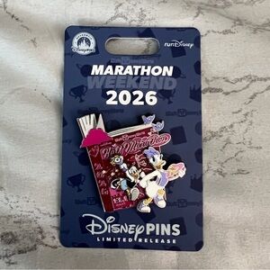 Disney | NWT Donald & Daisy Half Marathon Pin